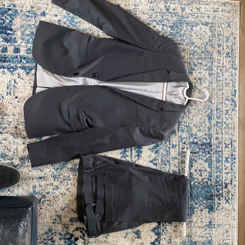 Beautiful slim fit Express suit. Freshly dry cleaned. Perfect condition.